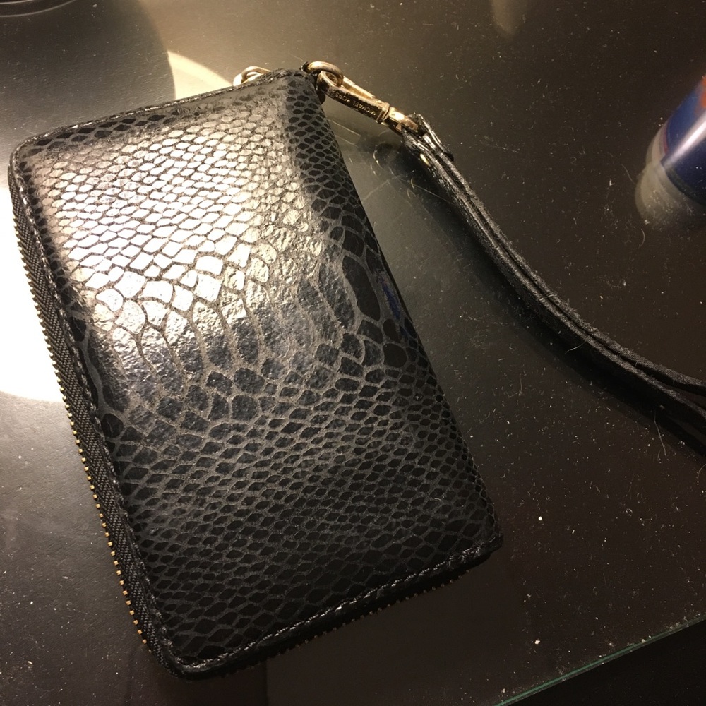 Michael Kors wristlet - Picture 2 of 3